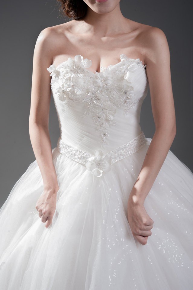 婚紗 禮服出租 | 手工白紗 | 手工婚紗 